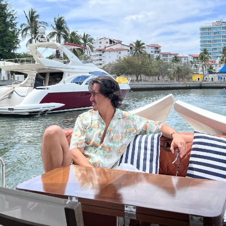 Fernando Schoenwald lives a rich lifestyle.